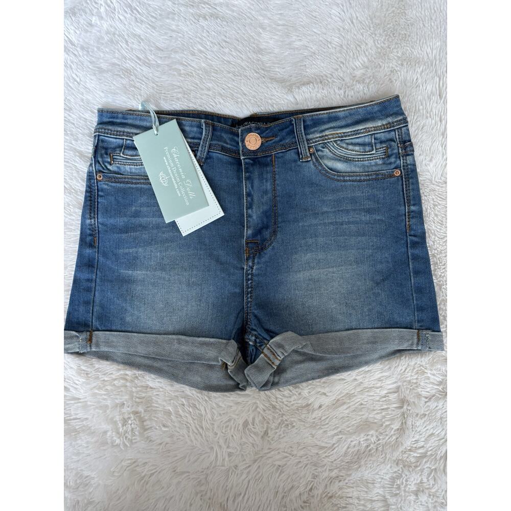 Chaconia Dolls women's sz. 30 Jean shorts. New w/ tags. Great pair